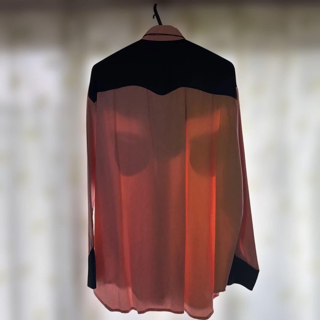 クリームソーダ　ピンクドラゴン　宇宙テーマ刺繍の長袖シャツ