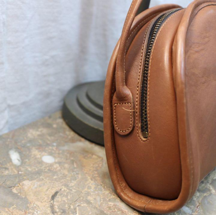 COACH オールドコーチ半月型レザーショルダーバッグ - メルカリ