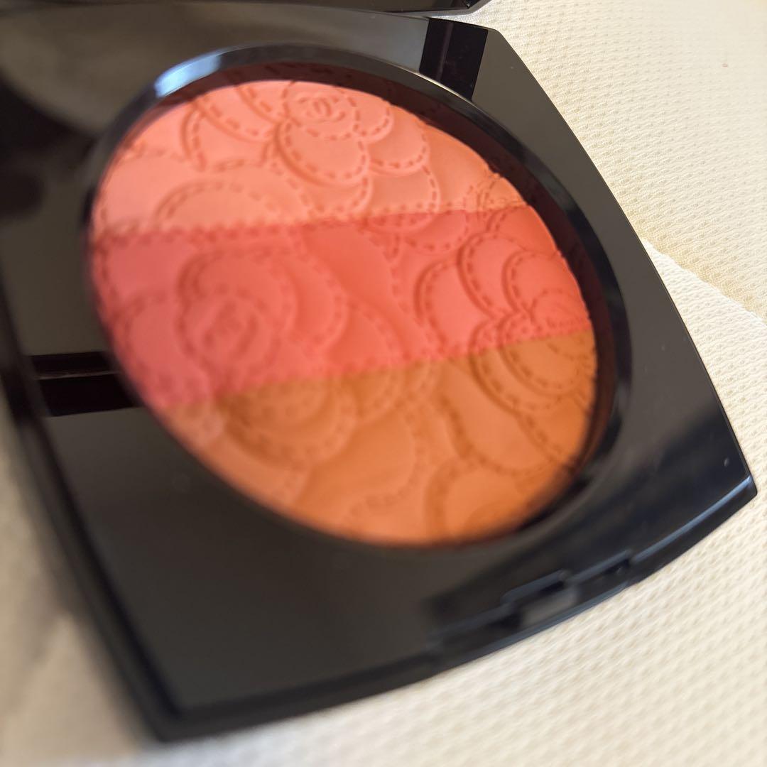 巾着付き　CHANEL シャネル カメリア フトゥーラ パウダー トリオ チーク