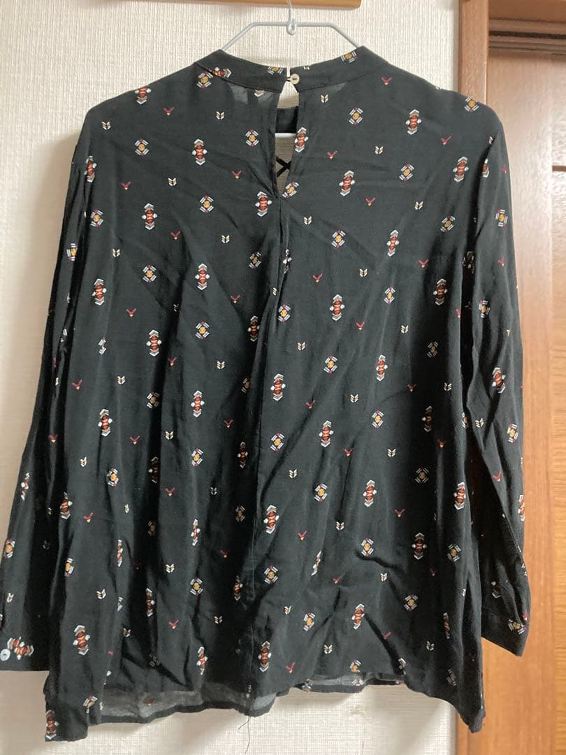 カットソー　チュニック　ブラウス　長袖　花柄　ブラック　黒　レディース