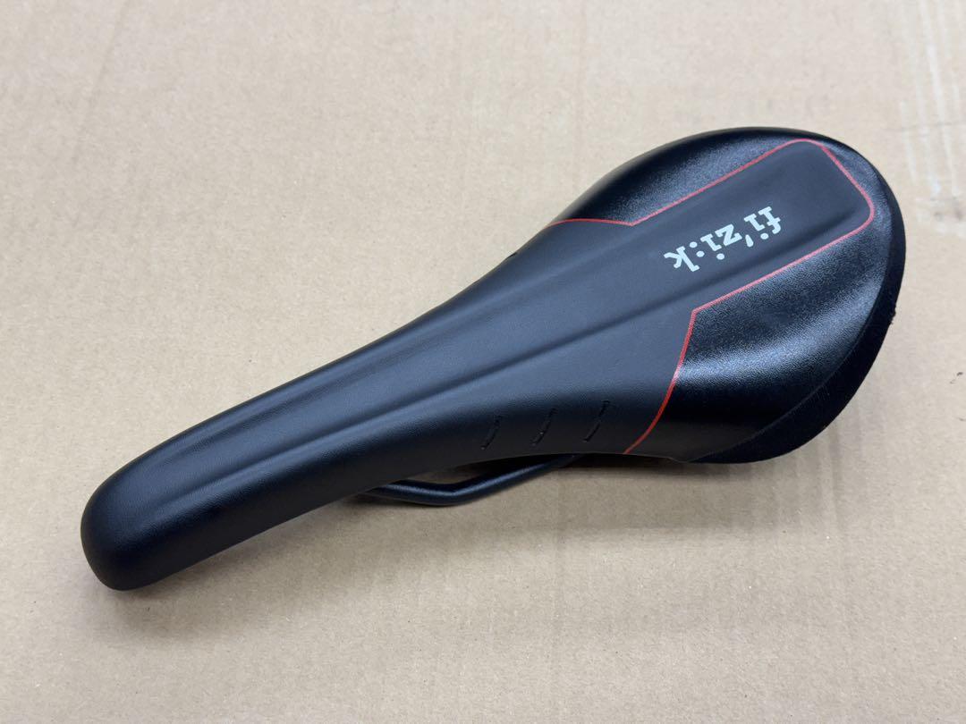 フィジーク TUNDRA M5 VERSUS サドル卸売り
