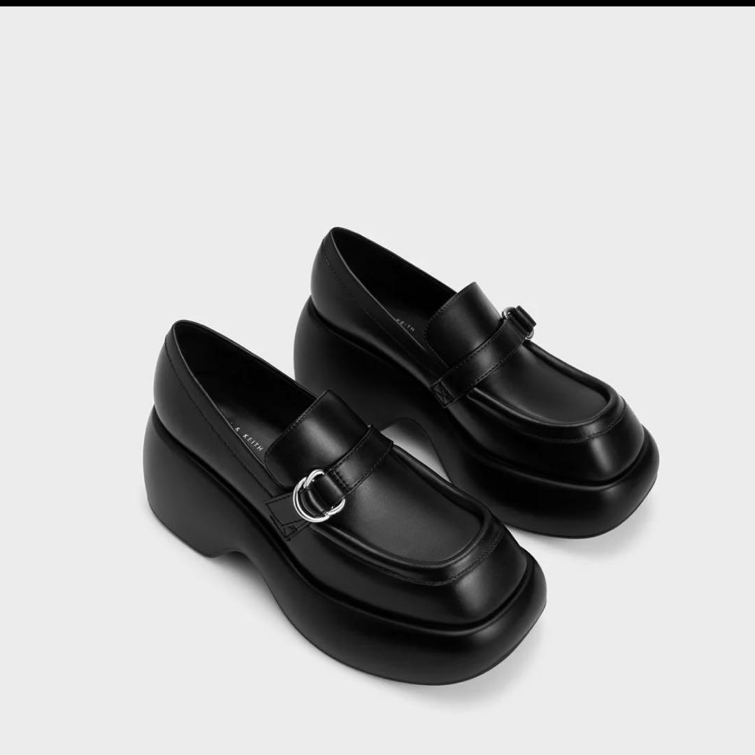 Chinta バックルプラットフォーム ペニーローファー CHARLES&KEITH バックルプラットフォーム ペニーローファー