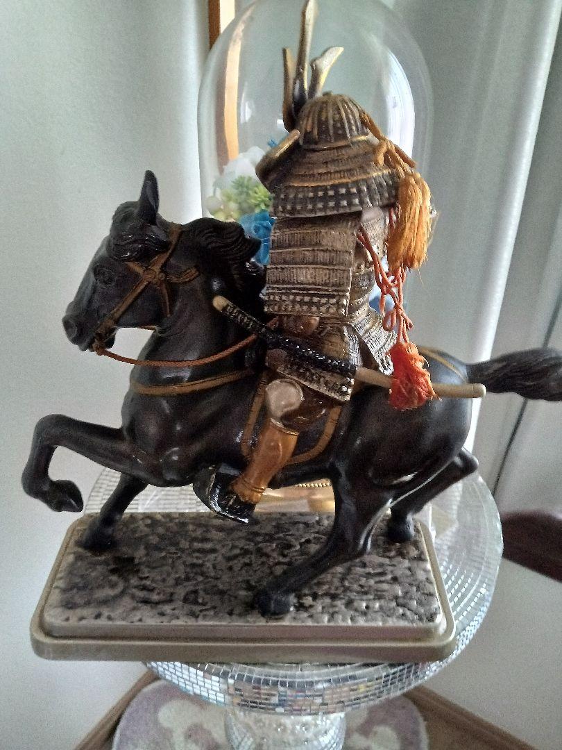 楠木正成 乗馬像 騎馬武士像 黒と金の金属製 - メルカリ