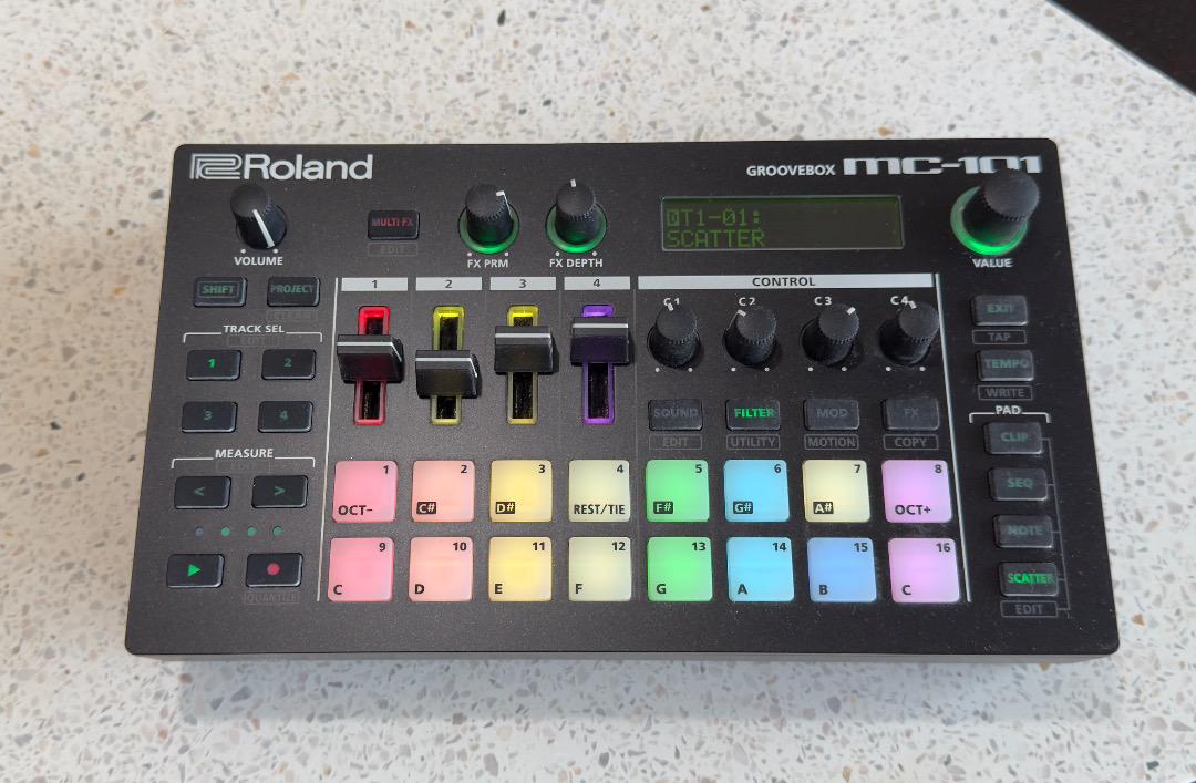 Roland MC-101 グルーヴボックス