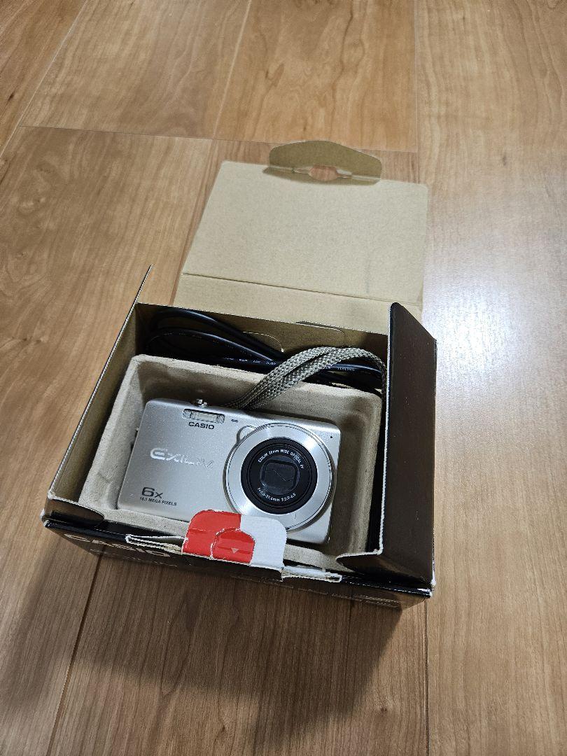 CASIO　EXILIM　EX-ZS27　シルバー　コンデジ