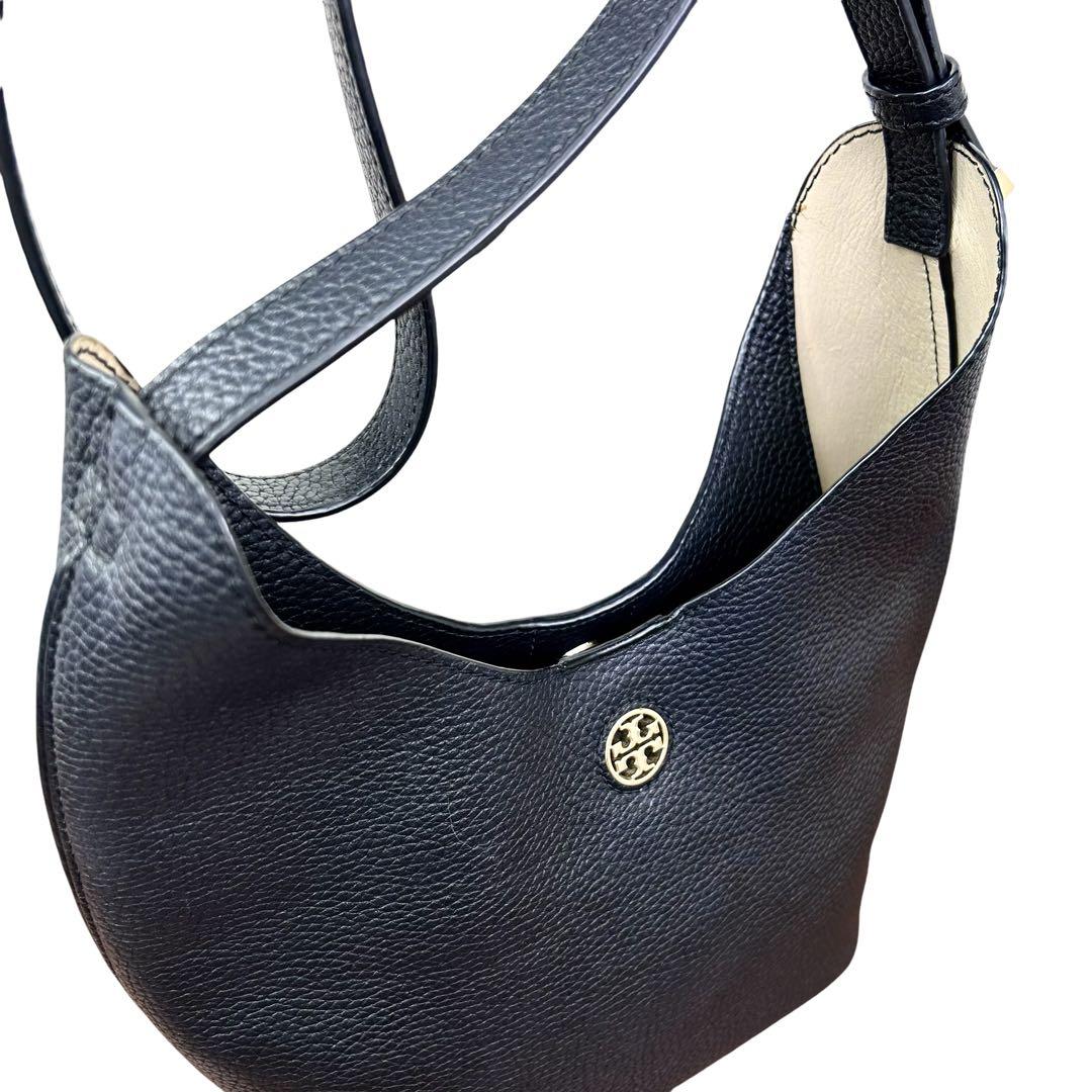 TORY BURCH ショルダーバッグ　ワンショルダー　三日月型　シボ革　黒