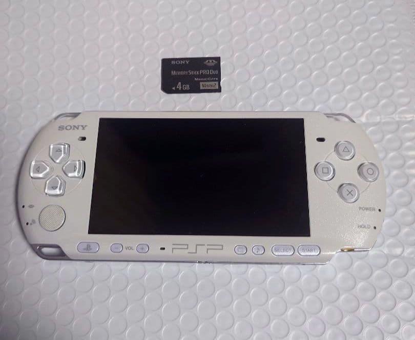 PSP3000 パールホワイト 本体 4GBメモリースティック付PlayStation Portable