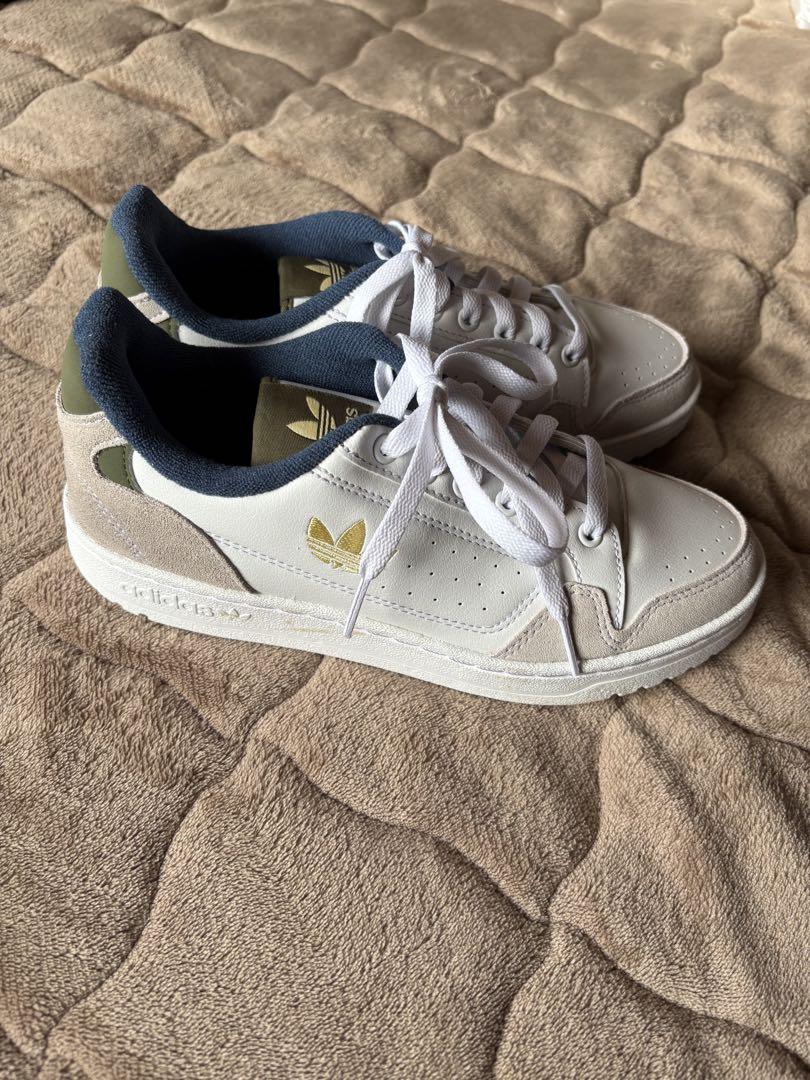 adidas ホワイト/ネイビー スニーカー　アディダス　22.5cm