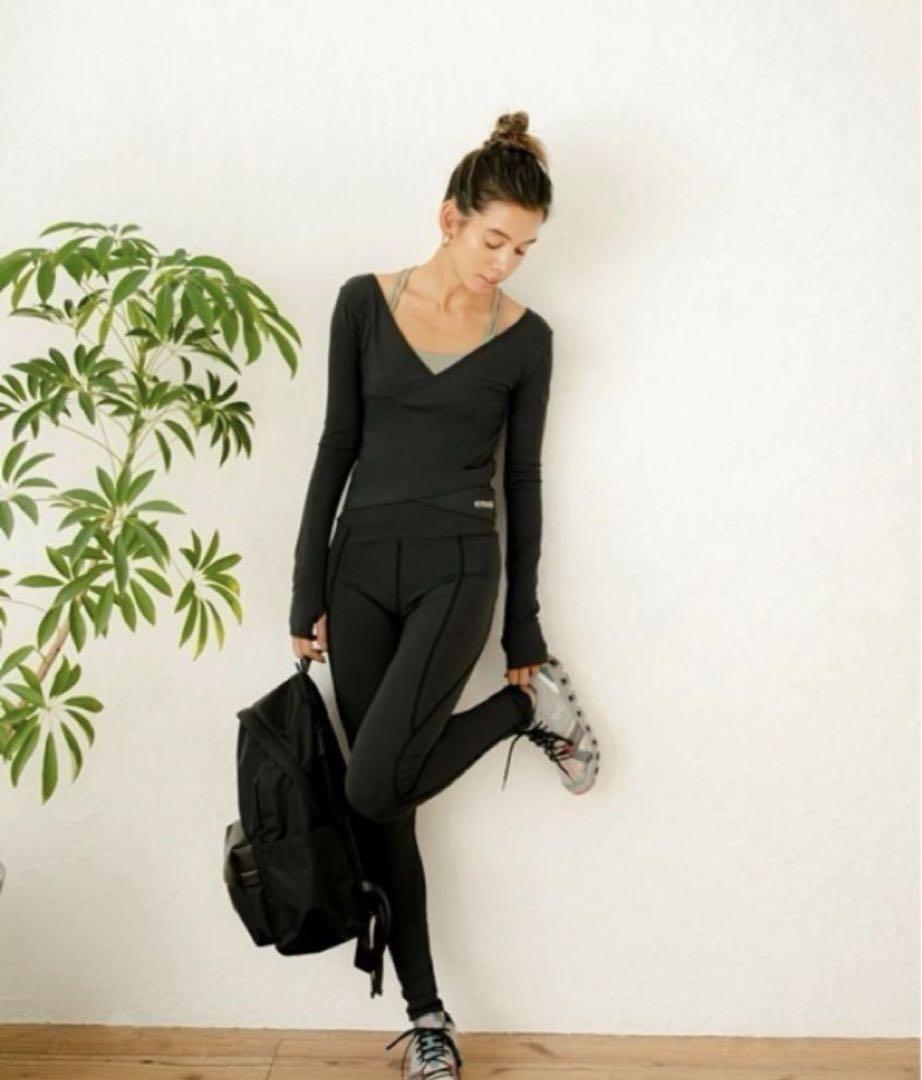 emmi yogaサスティナレッチプルオーバー　セット