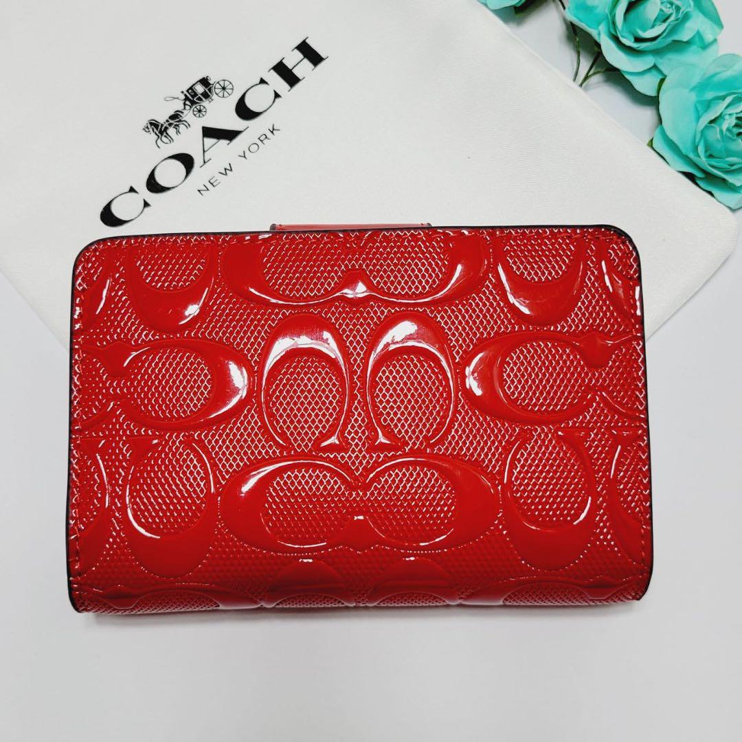 注目の福袋をピックアップ！ 二つ折り財布 エンボス加工 COACH レッド メルカリ - 小物