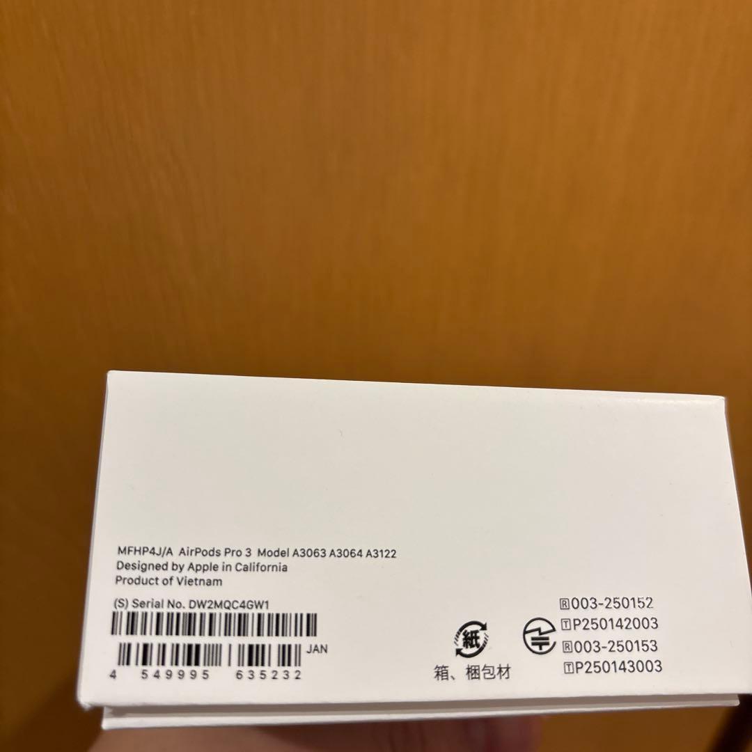 AirPods本体 ホワイト シリコンケース、外箱付き 専用です。 AirPods本体 ホワイト シリコンケース、外箱付き 専用です。