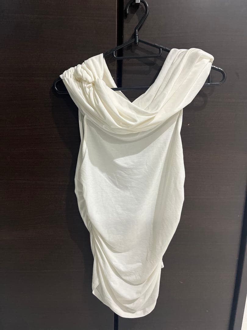 【超美品】シアーオフショルギャザーカットトップス　アニュアンス