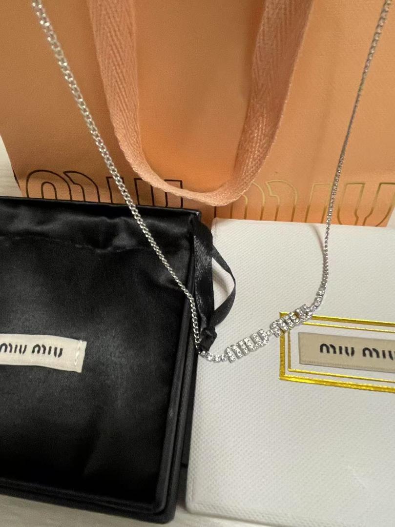 miu miu シルバー ロゴ ネックレスアクセサリー