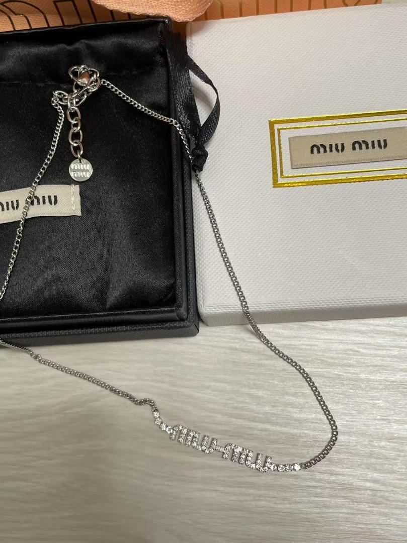miu miu シルバー ロゴ ネックレス