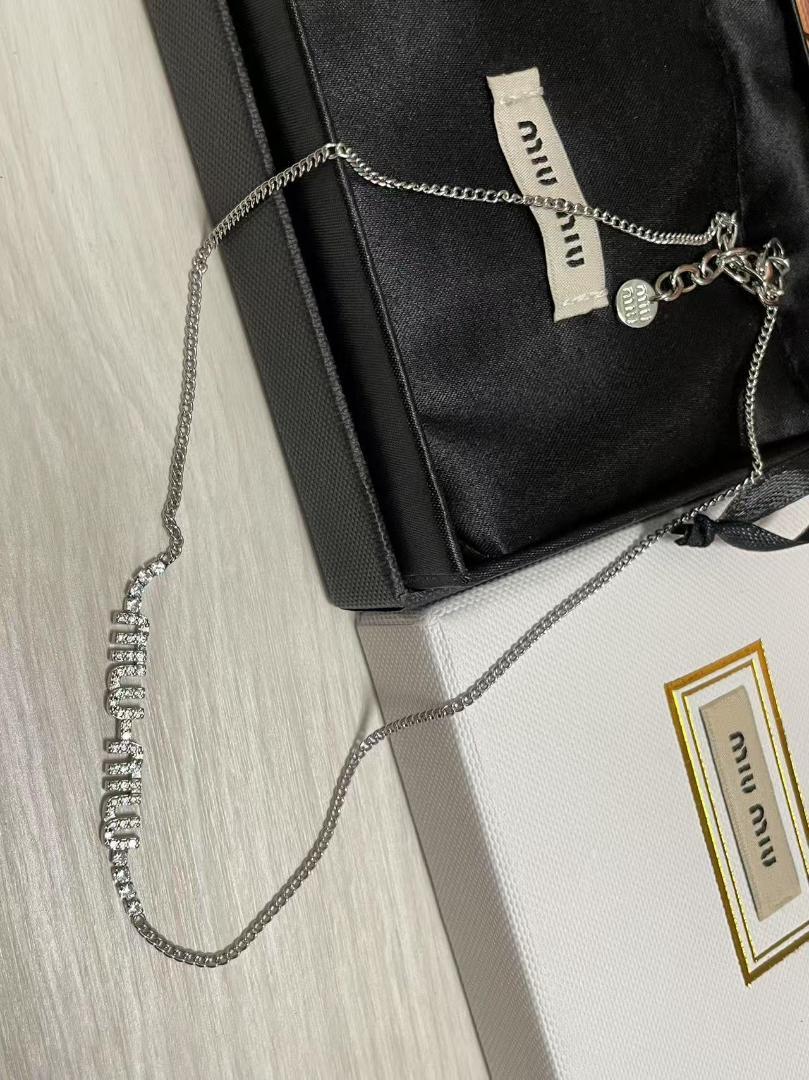 miu miu シルバー ロゴ ネックレス