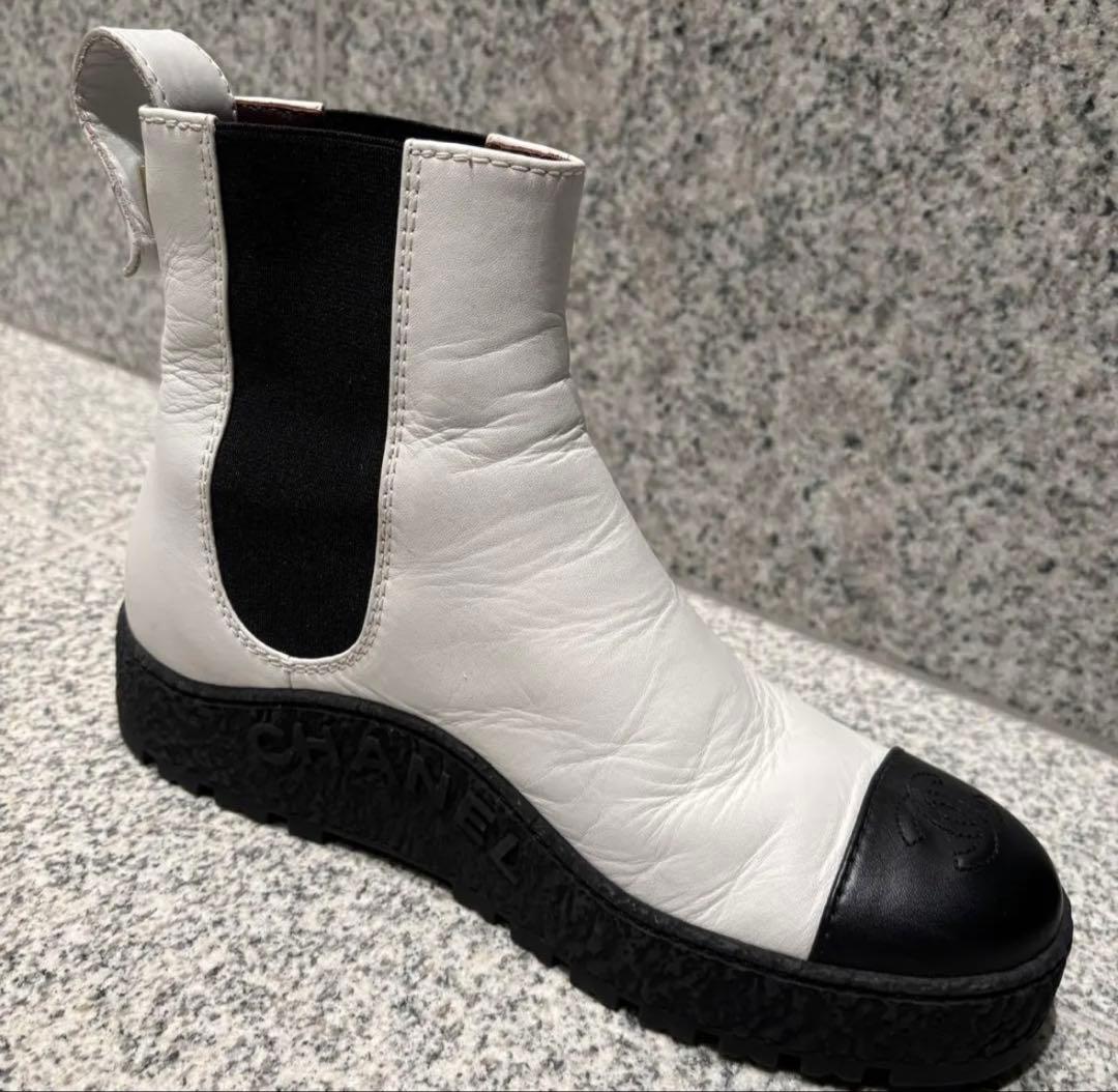 37 CHANEL ターンロック ショートブーツ ホワイト 37 CHANEL ターンロック ショートブーツ ホワイト