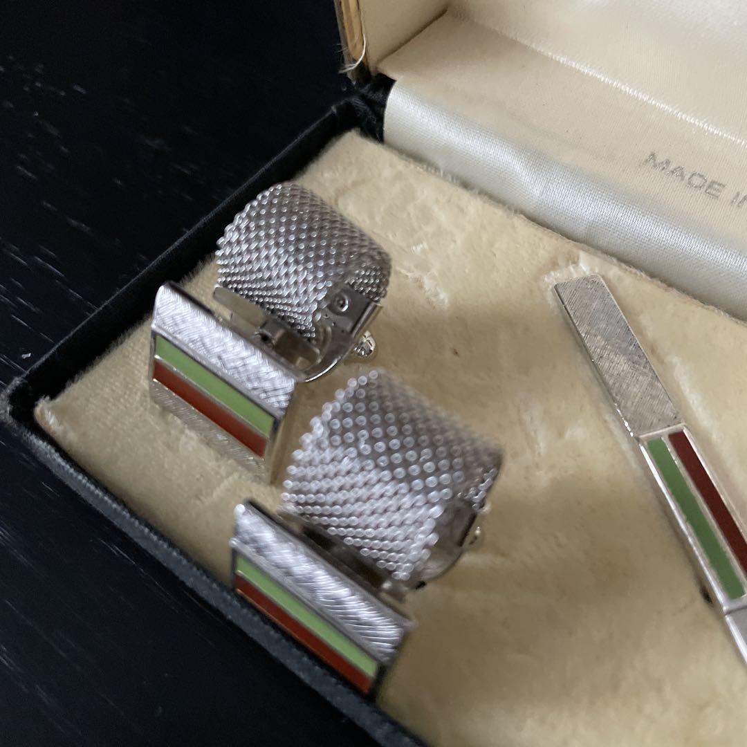 カフスとネクタイピン セット