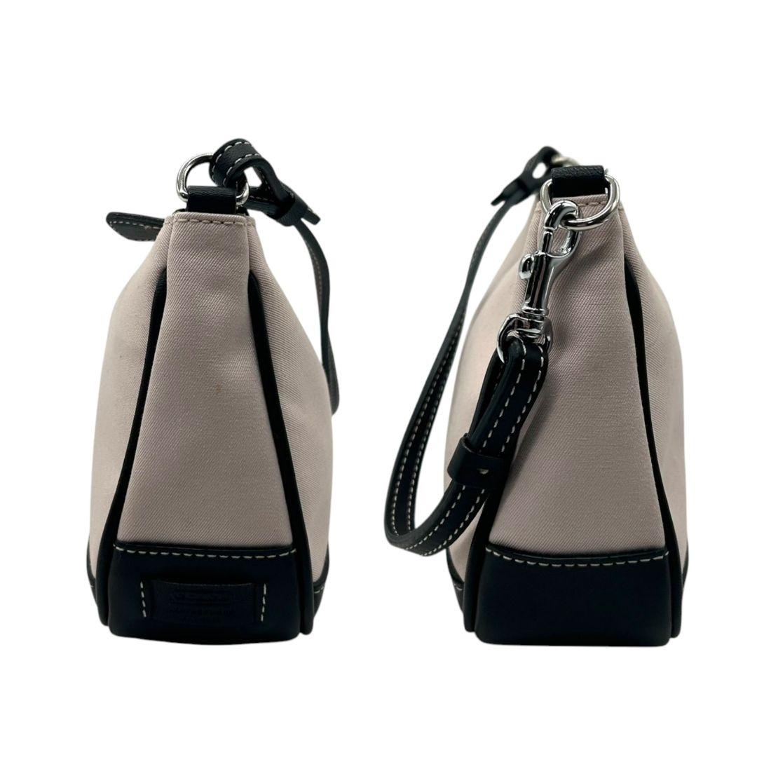 美品　coach コーチ　ハンドバッグ　白　アクセサリーポーチ　ナイロン　U14 美品 coach コーチ ハンドバッグ 白 アクセサリーポーチ