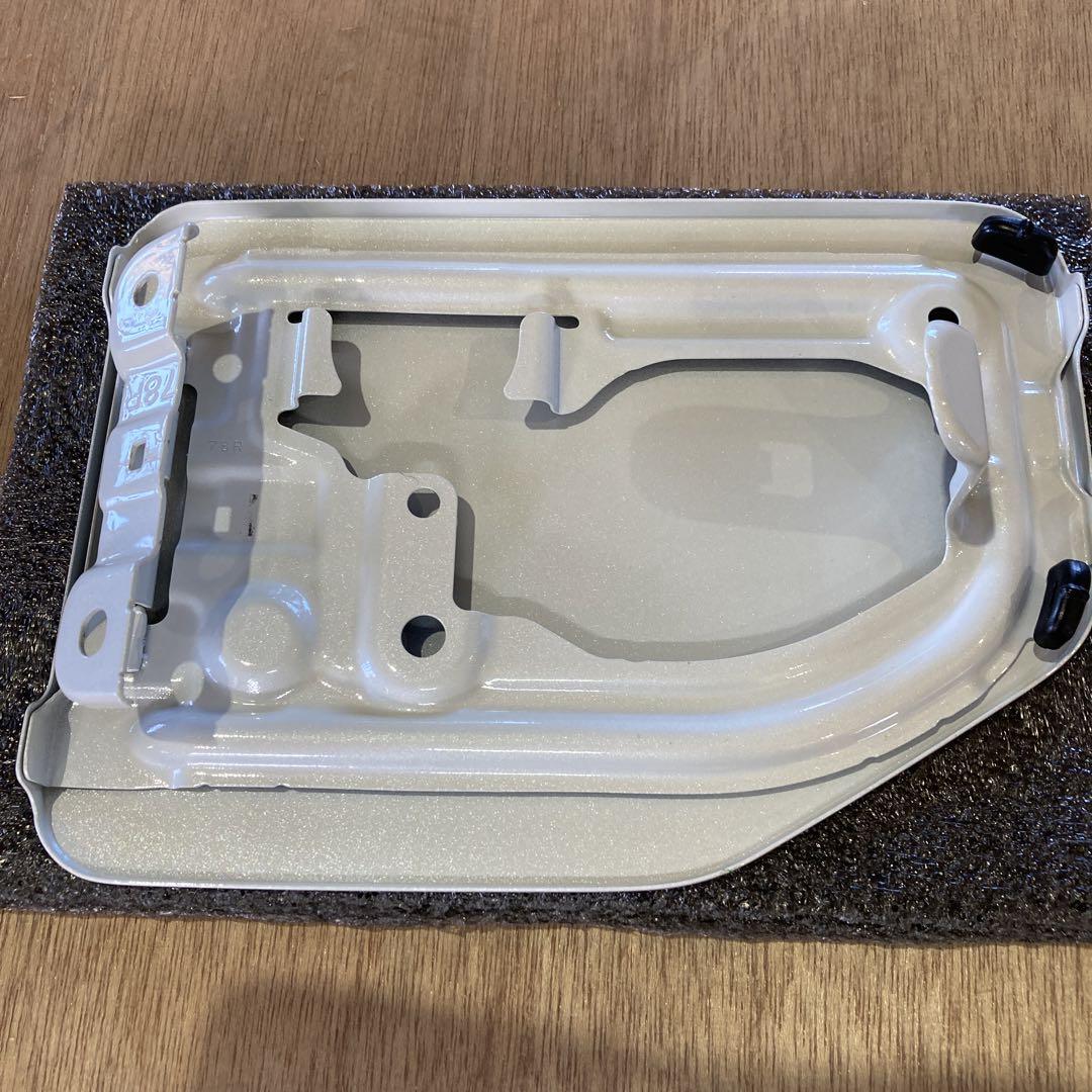 スズキ　ジムニーJB64w 純正ガソリンタンクカバー