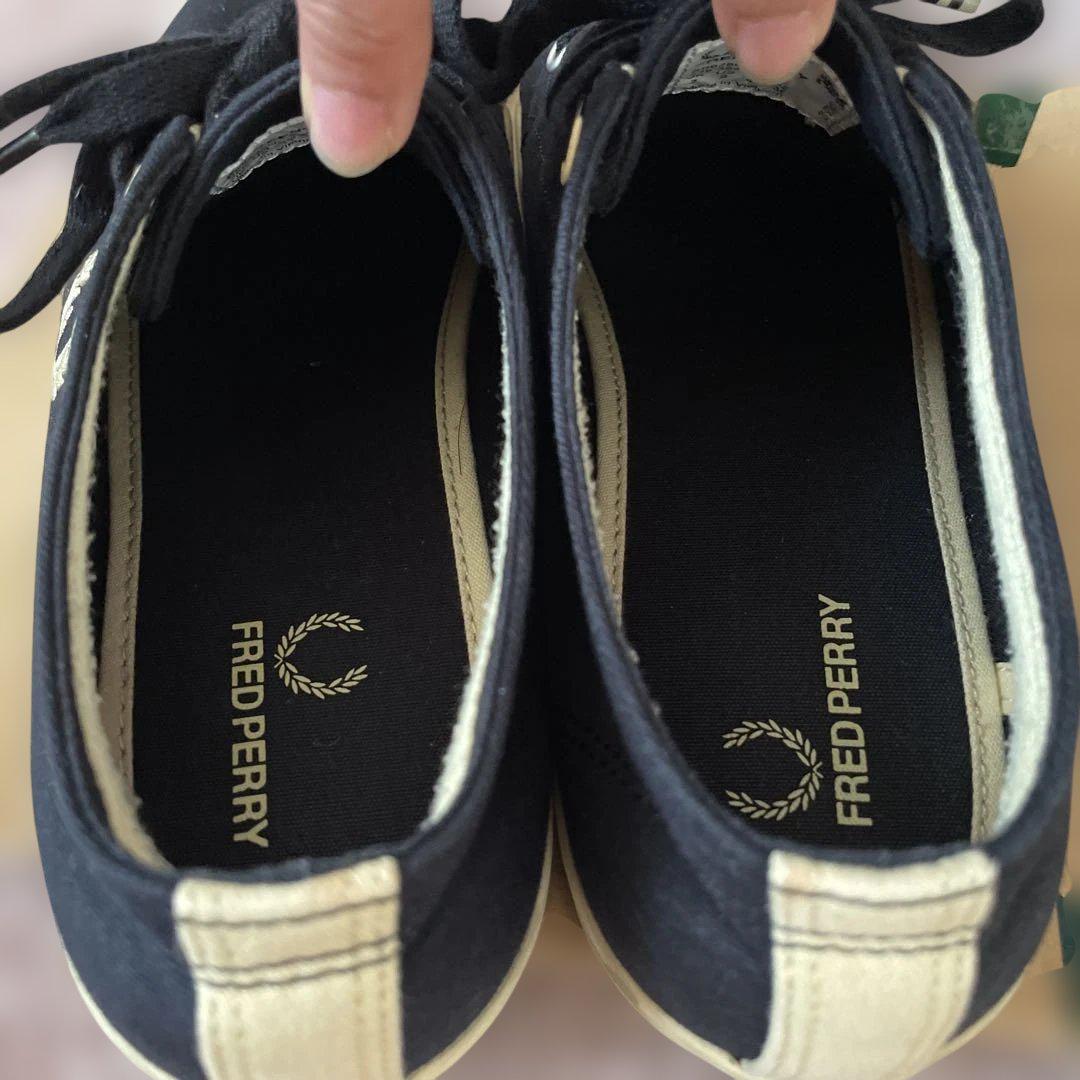 Fred Perry ブラックスニーカー - メルカリ