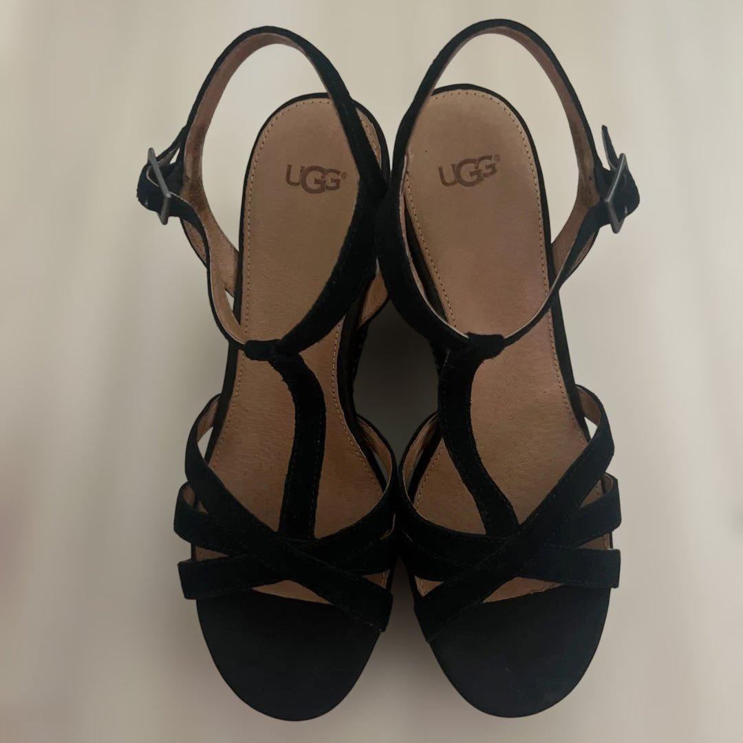 美品UGG ブラック ウェッジサンダル