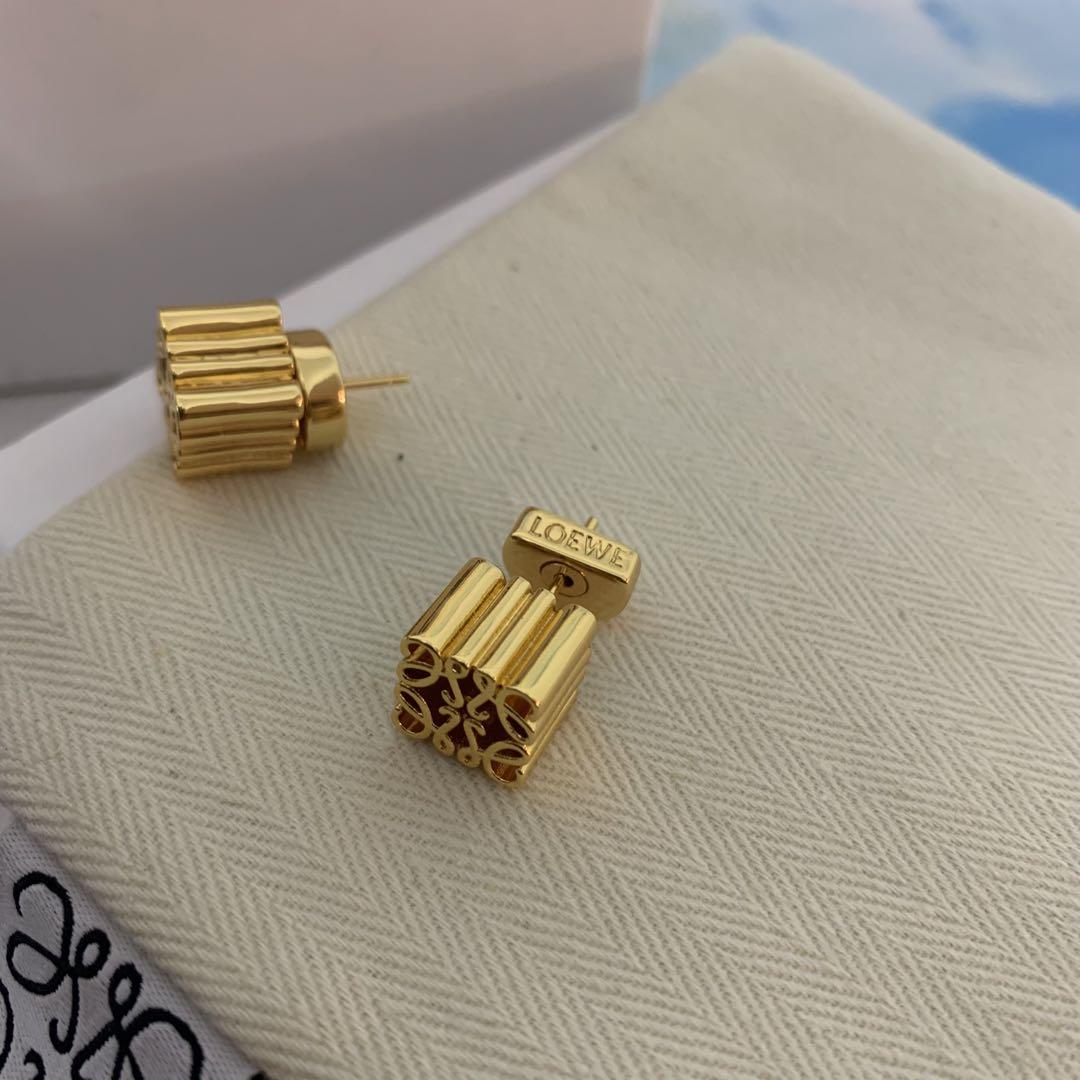 ロエベ　アナグラム　ピアス　ゴルード