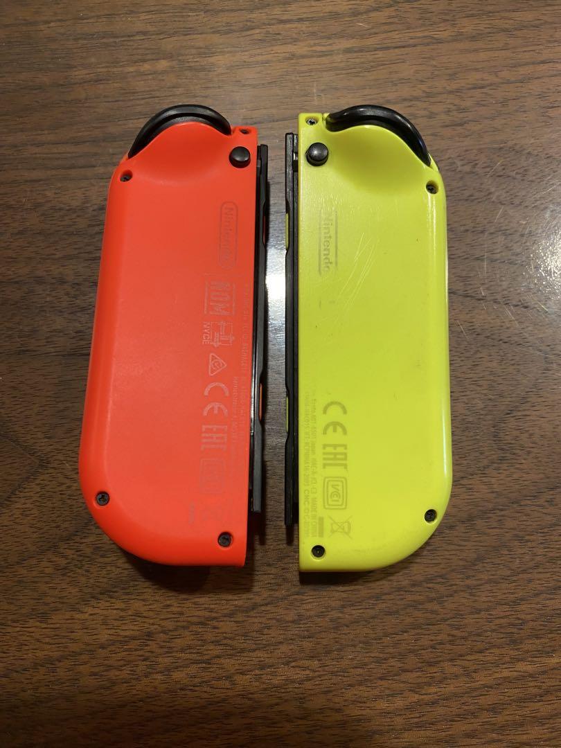 Nintendo Switch イエローとオレンジのJoy-Con付き Nintendo Switch イエローとオレンジのJoy-Con付き