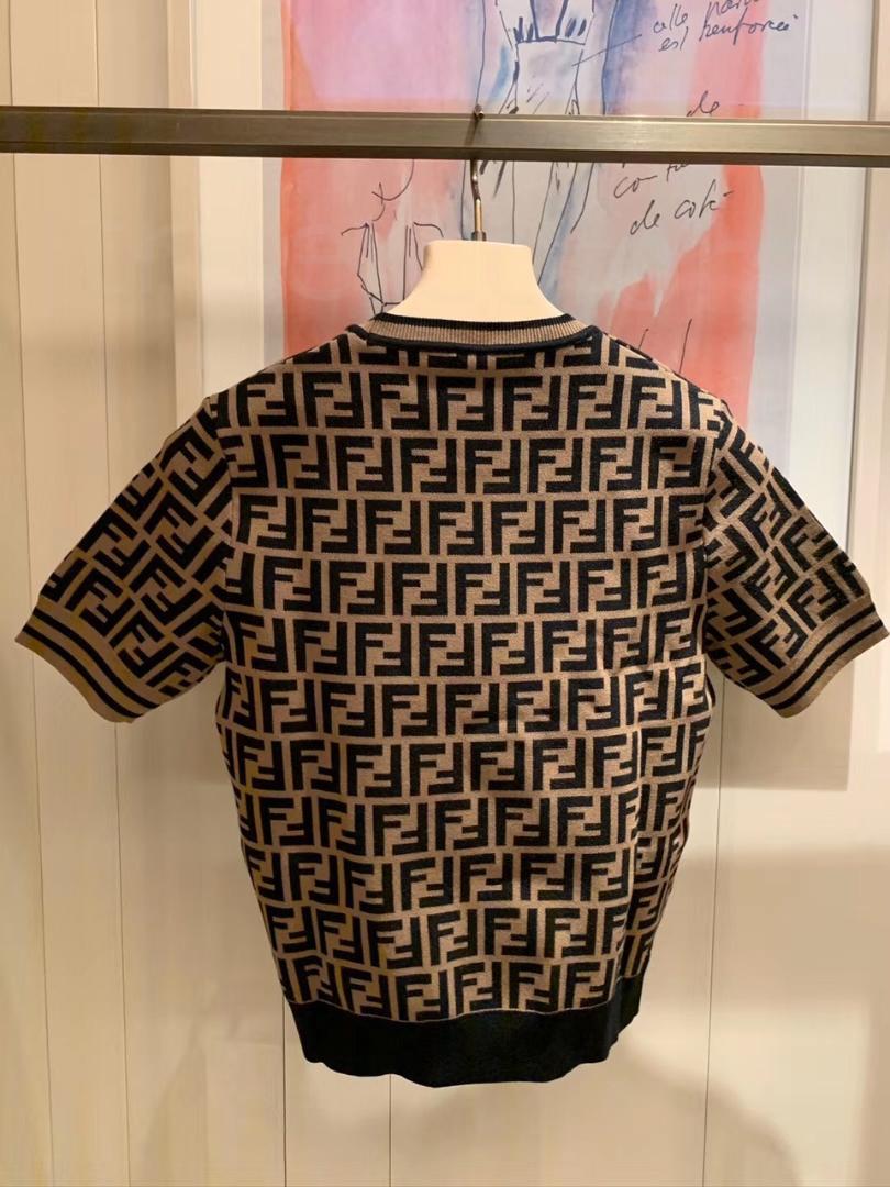 早い者勝 Fendi ロゴパターン 半袖ニット@@003