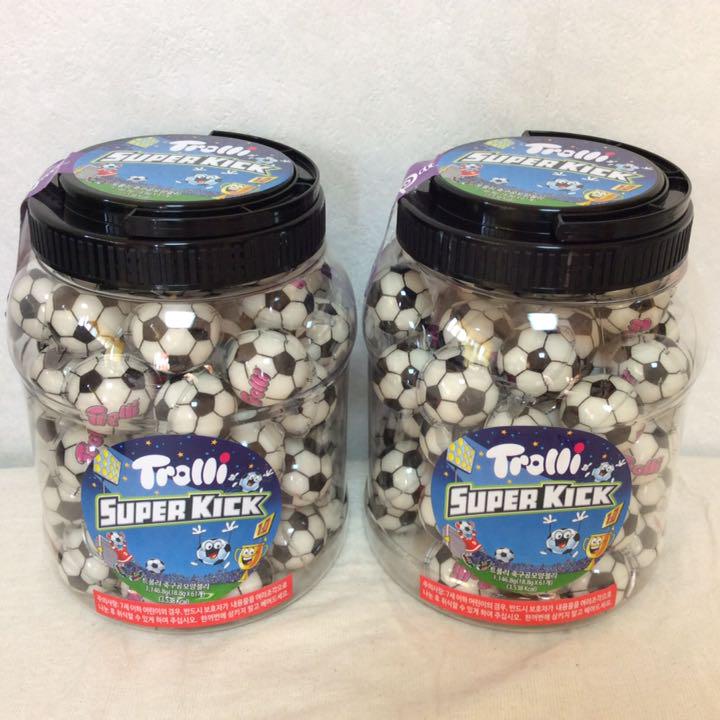 でおすすめアイテム。 トローリサッカーボールグミ61個×2ケース - 菓子
