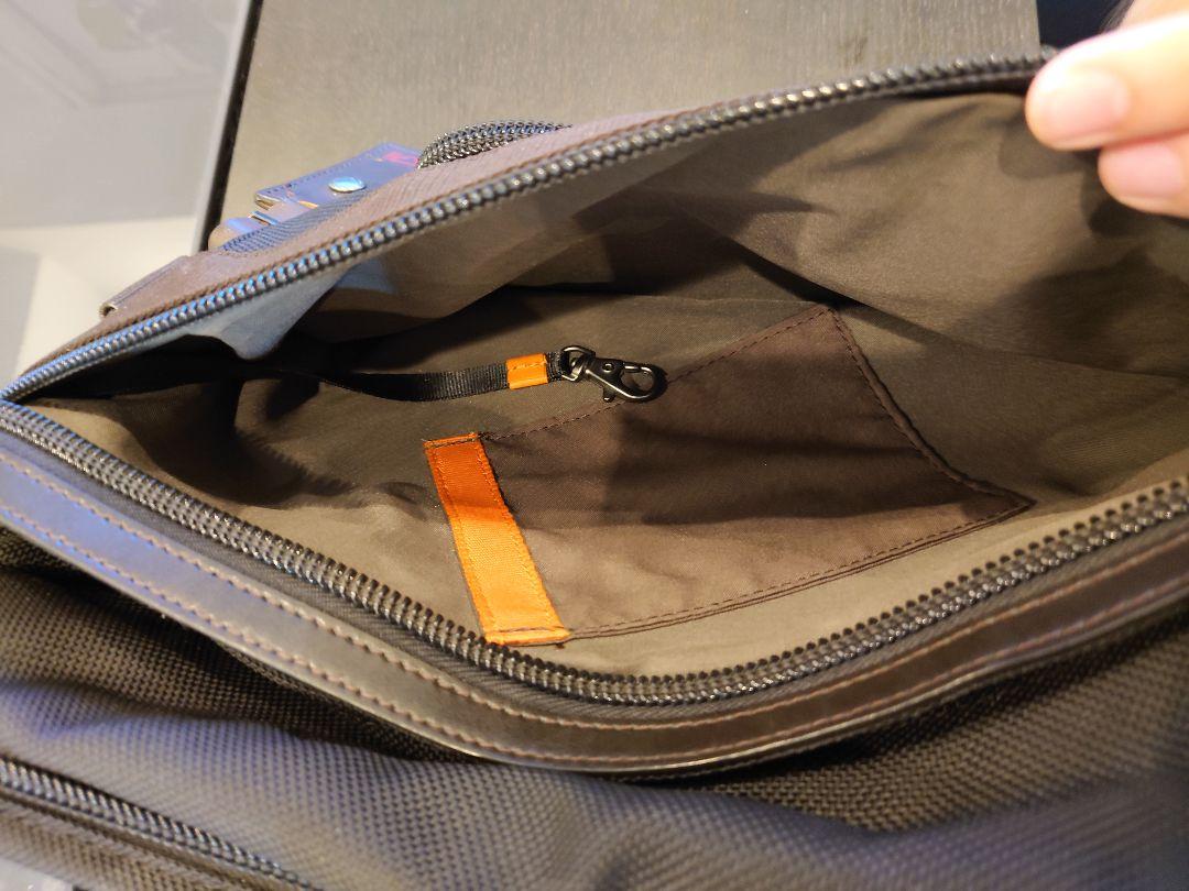 大特価国産 トゥミ 美品 TUMI H1PUN-m61491798005 ショルダーバッグ 日本製安い