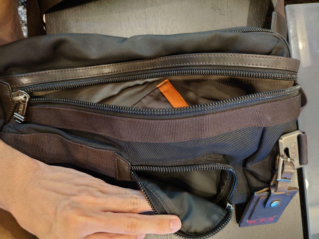 大特価国産 トゥミ 美品 TUMI H1PUN-m61491798005 ショルダーバッグ 日本製安い