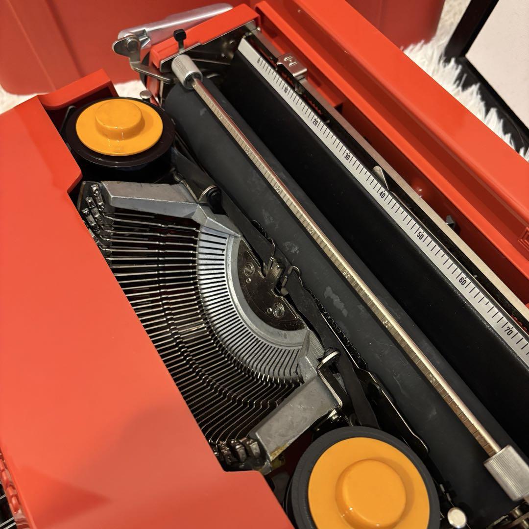 Olivetti Valentine オリベッティ タイプライター 赤いバケツ