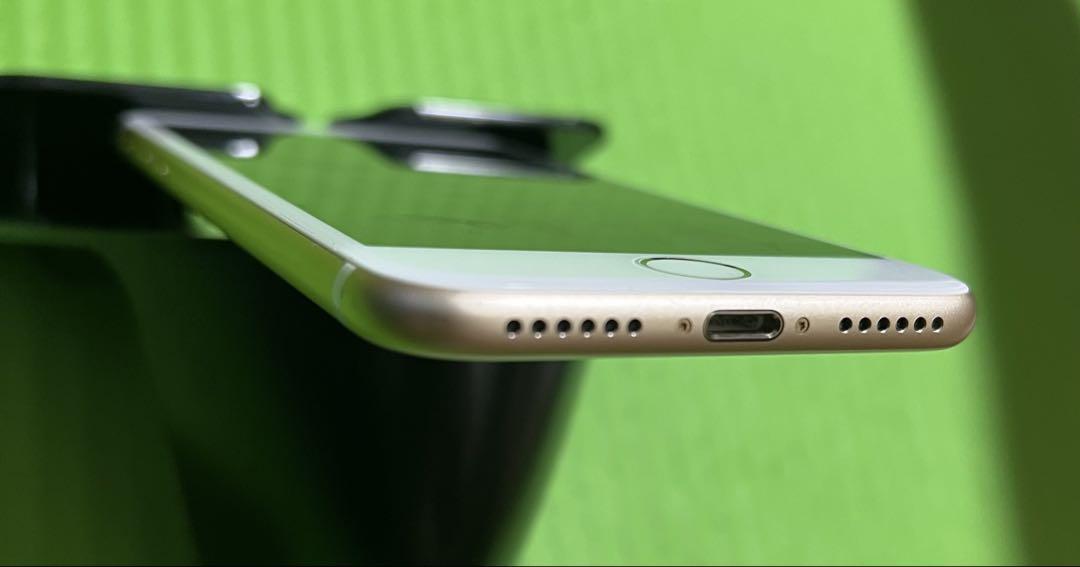 Iphone7 Gold 32GB SIMフリーバッテリー94%美品