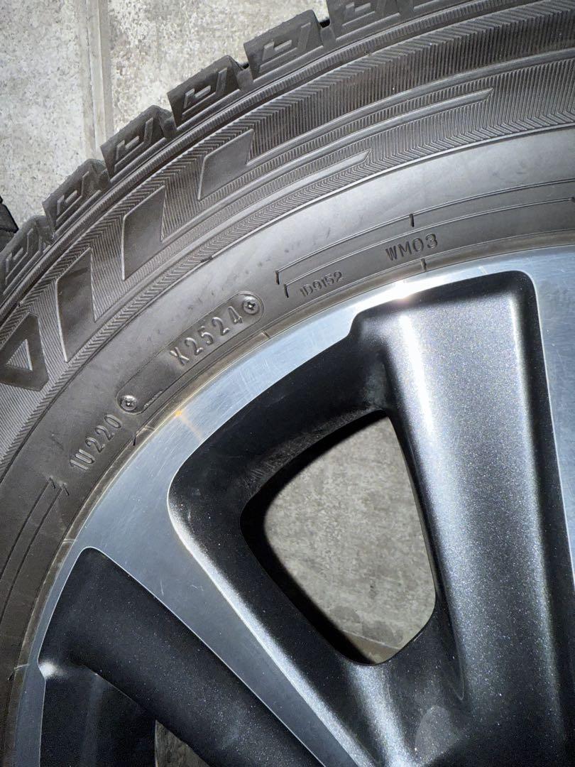 トヨタ スタッドレスタイヤ 85ヴォクシー205/60R16