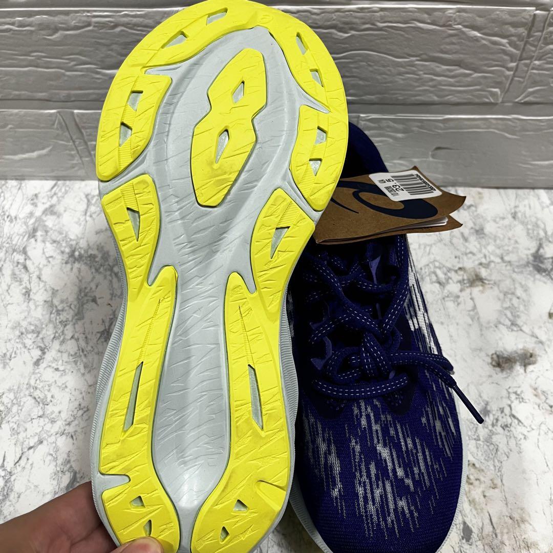新品　アシックス　ノヴァブラスト　ランニングシューズ