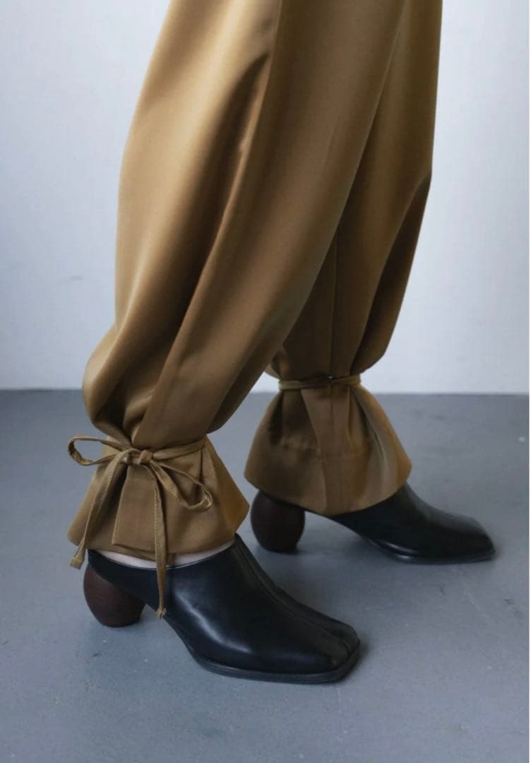 Knuth Marf unique heel square mule