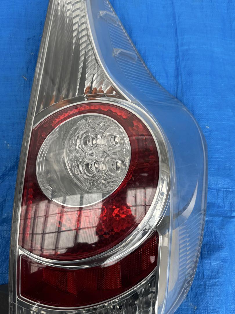 TOYOTAアクアNHP10前期テールランプ