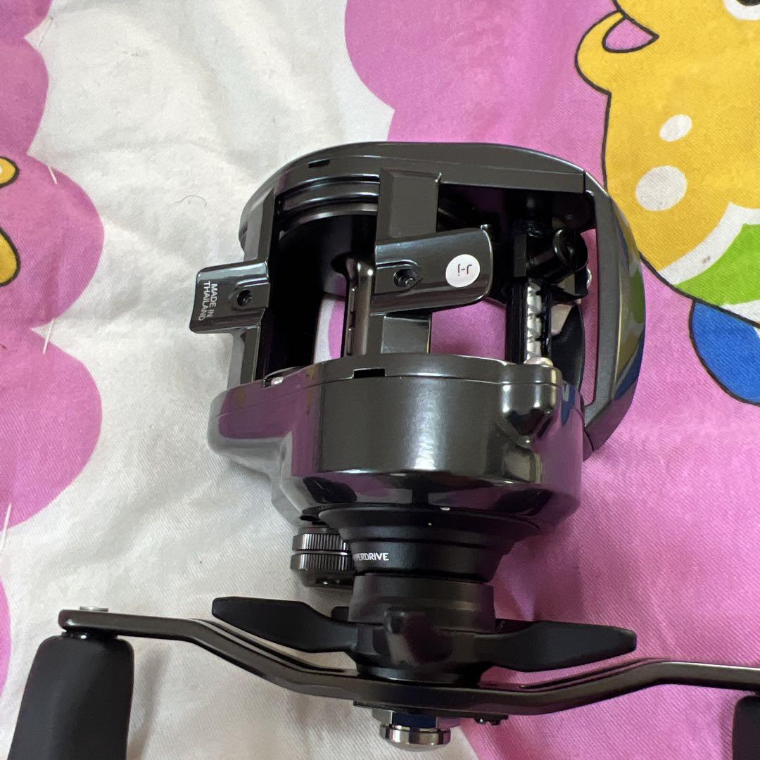 新品未使用 左巻き ダイワ タトゥーラ TW400HL ベイトリール ダイワ