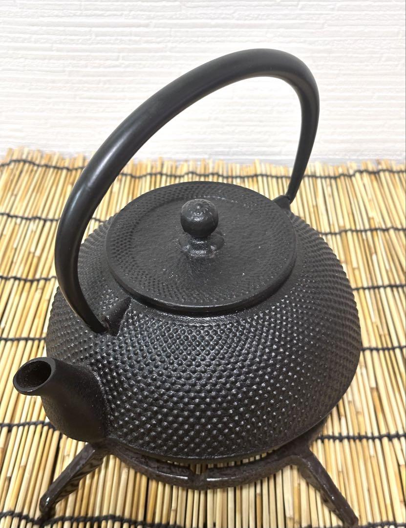 未使用品、検査証付　南部池永造　１２型アラレ　南部鉄瓶　南部鉄器　調理器具　鉄瓶
