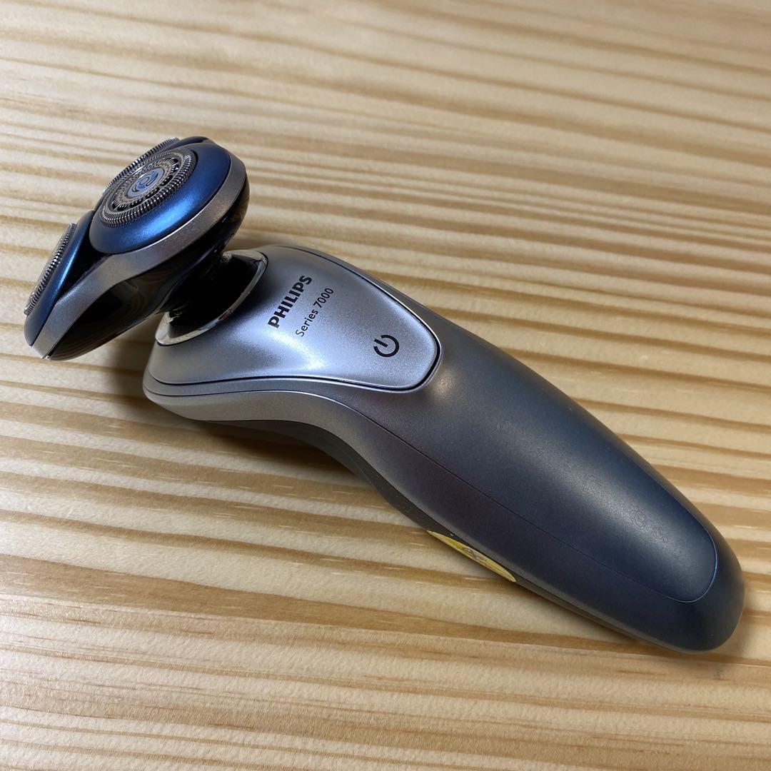 PHILIPS充電式シェーバー Series7000