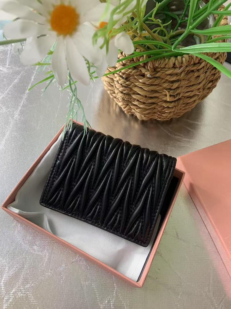 miu miu 二つ折り財布 黒