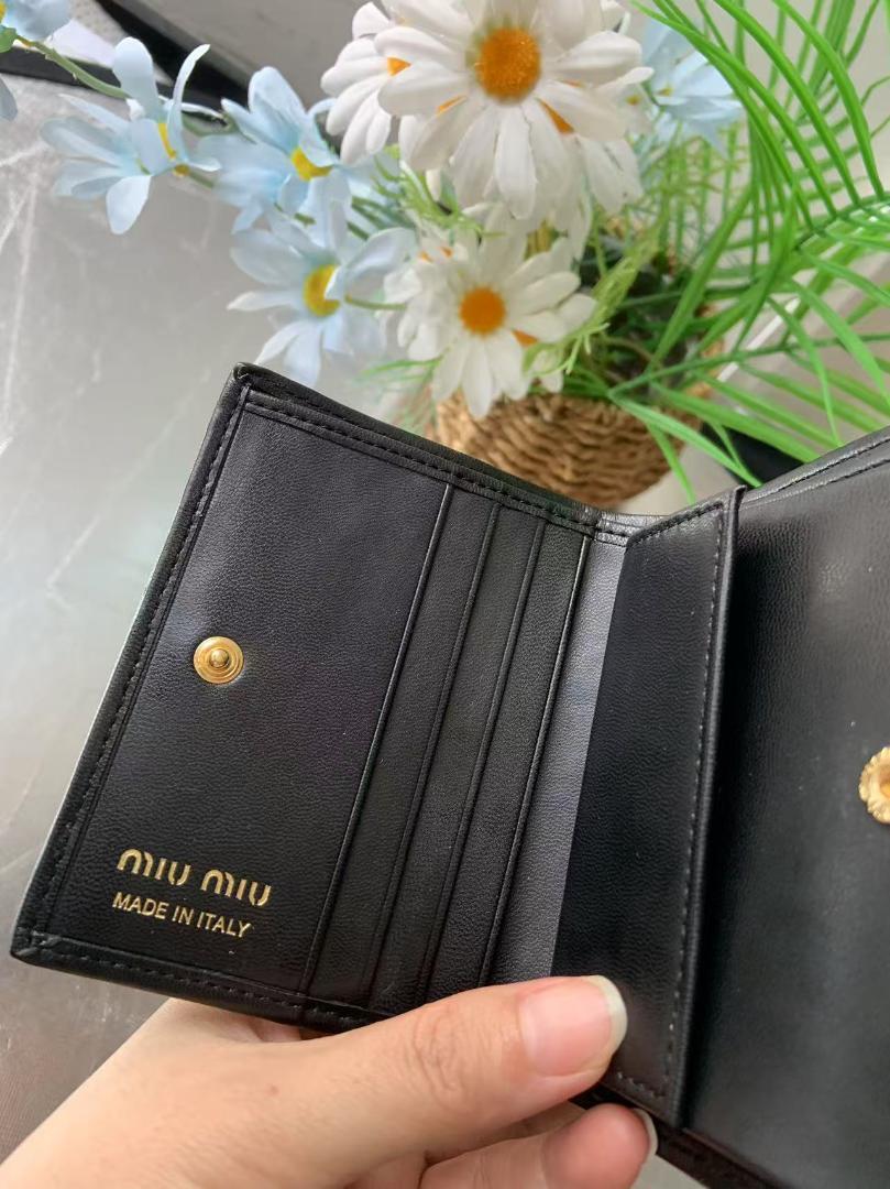 miu miu 二つ折り財布 黒