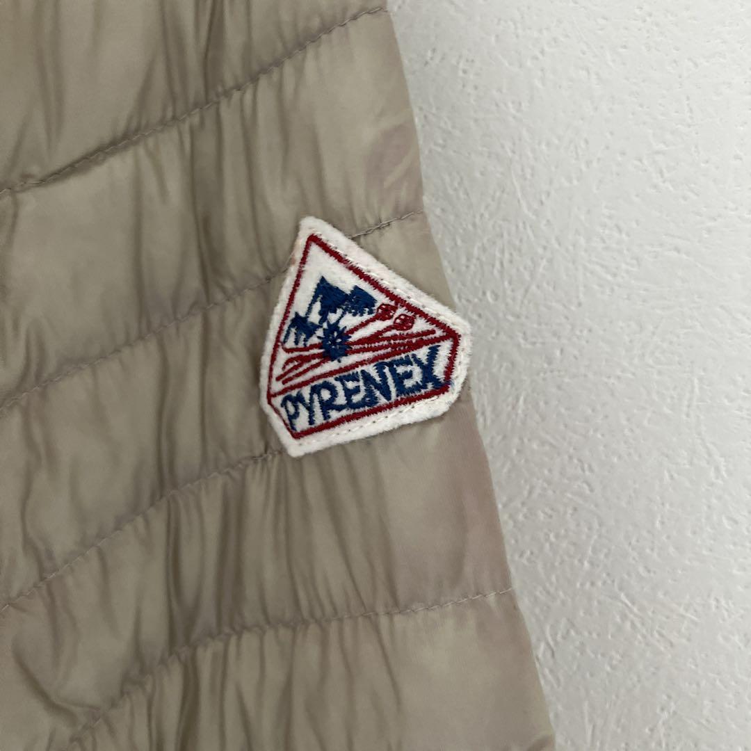 ベージュ