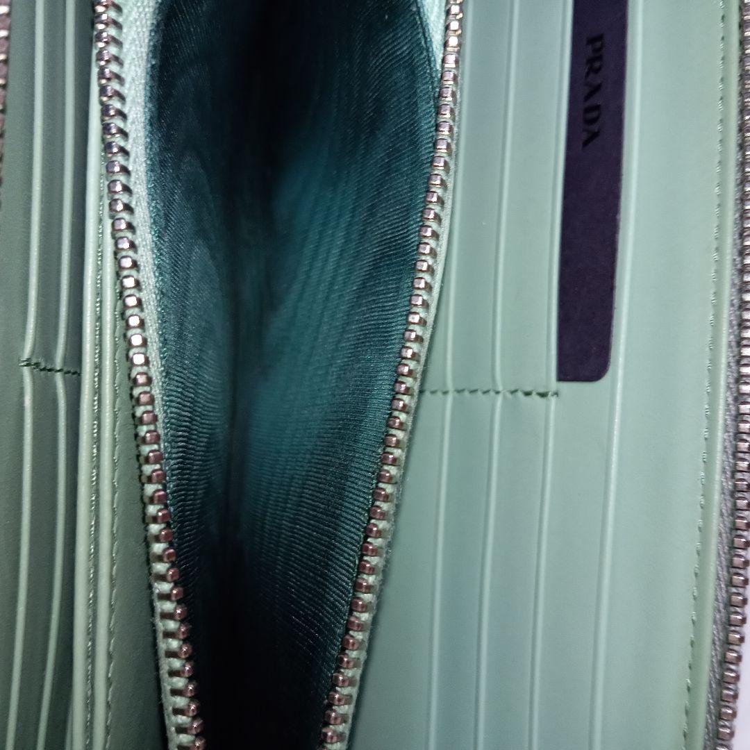 【PRADA】大人気☆ミニウォレット ラウンドジップ 直営店買付☆PRADA スタッズドレザー ジップアラウンド長財布