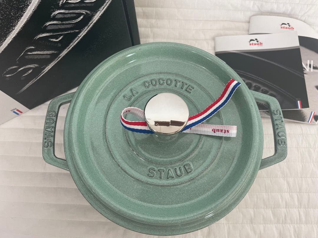 ストウブ　ココットラウンド18cmセージグリーン正規品 ストウブ 鋳物ホーロー鍋 ピコ・ココット | ツヴィリング公式