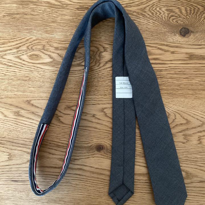 超歓迎】 1度使用 thom browne 定番 ネクタイ グレー トムブラウン 