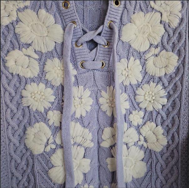 美品 グレースコンチネンタル フラワー刺繍ケーブルニット