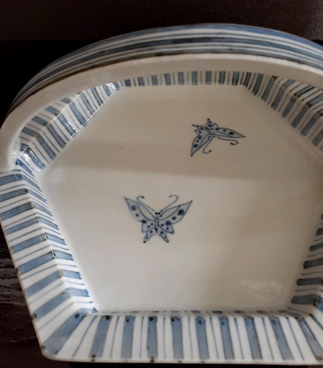 石川県無形文化財保持者 染付 蝶々図 手付鉢 共箱 cIJDR-m61572829144 日展特選作家 松本佐一 作 即納最新品