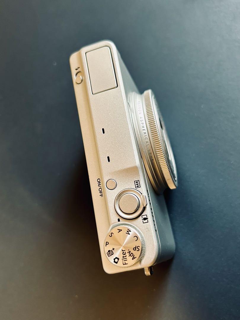 極美品】デジタルカメラ FUJI FILM XQ1 SILVER