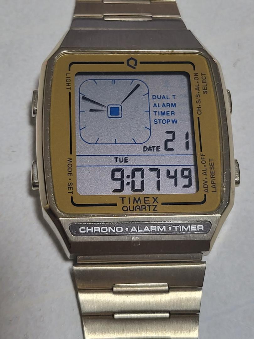 電池切れ 良品 TIMEX Q TW2U72500 腕時計 ゴールド デジタル